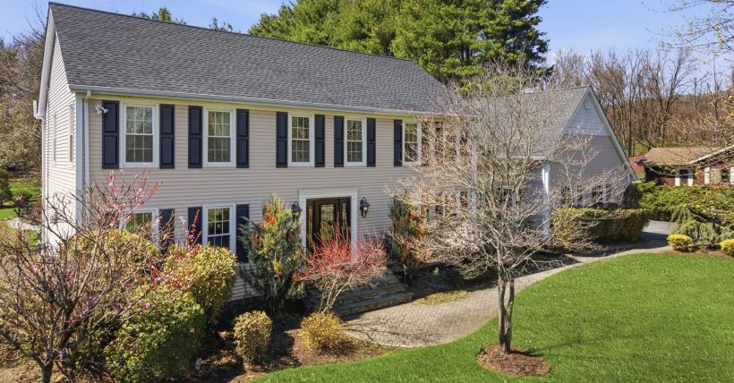 6 Blaier St Towaco NJ Under Contract | Updated Home with Pool